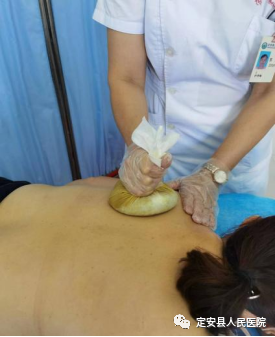 烫熨治疗贴怎么用【中医特色疗法】海南省人民医院定安分院推出这些中医特色疗法为健康护航！_https://www.jmylbn.com_新闻资讯_第15张