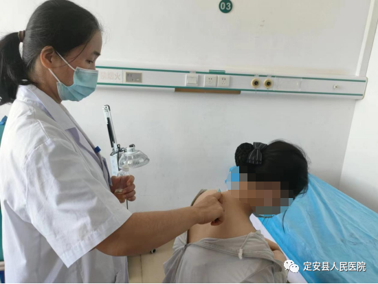 烫熨治疗贴怎么用【中医特色疗法】海南省人民医院定安分院推出这些中医特色疗法为健康护航！_https://www.jmylbn.com_新闻资讯_第5张