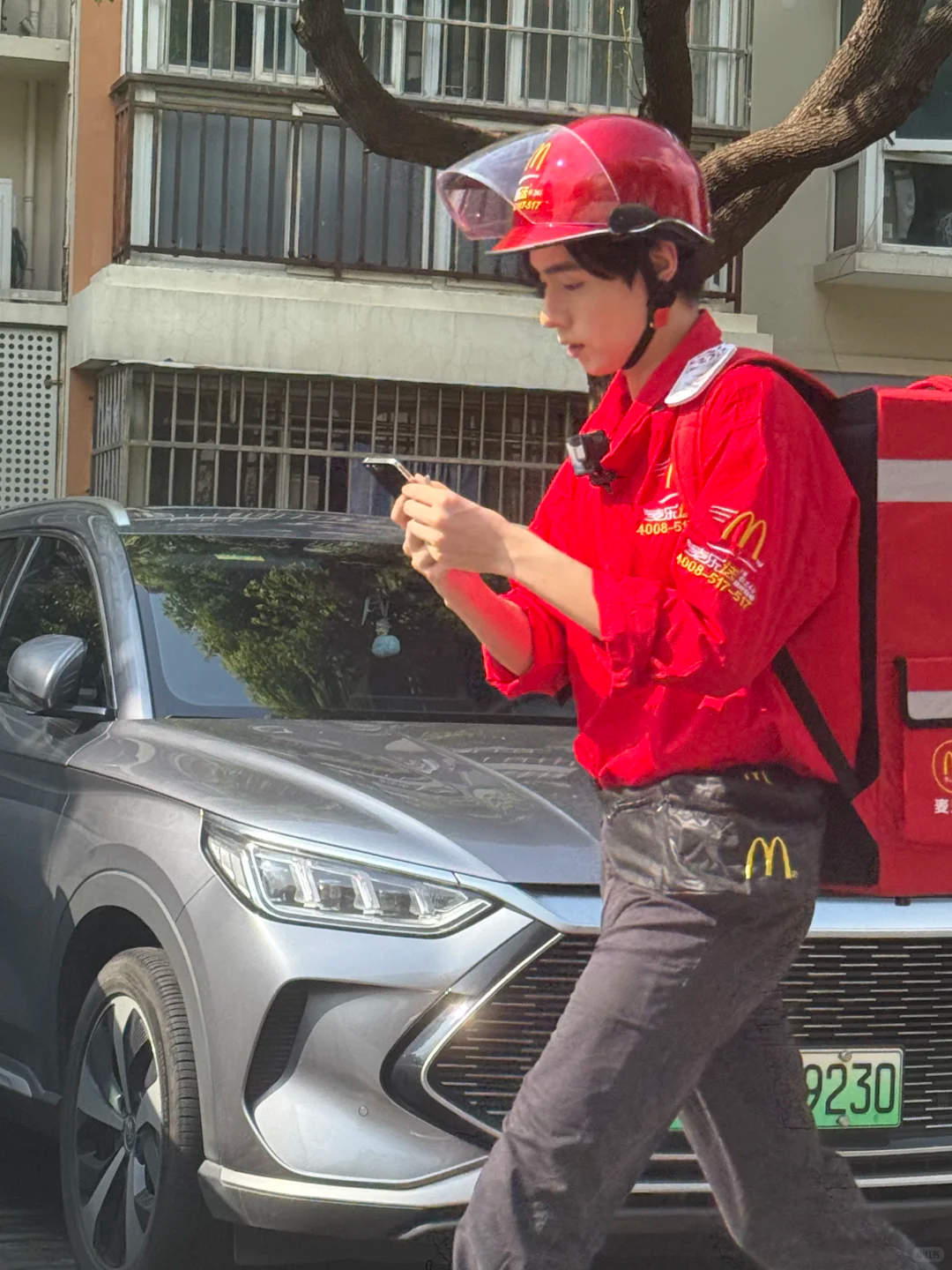 昔日是顶流明星，今送外卖？