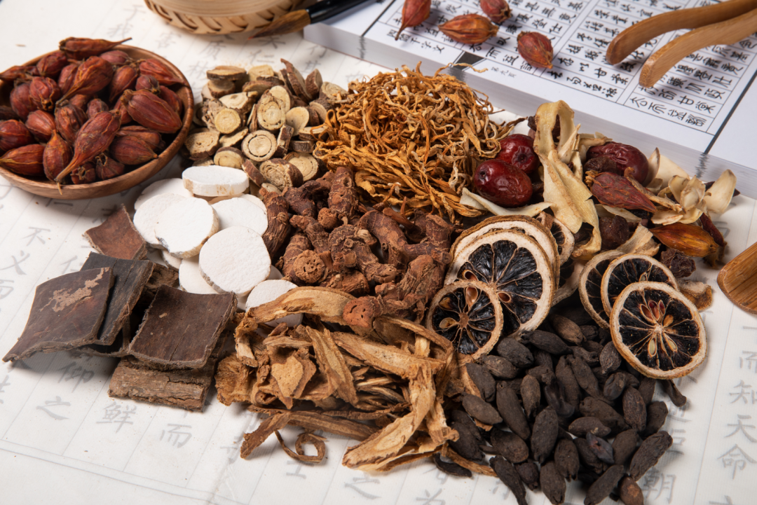 天气湿热，煲汤少不了的这几种药材