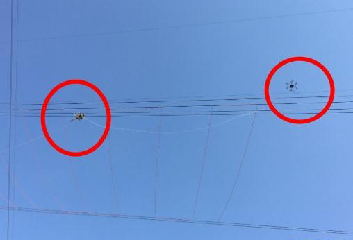 青海主电网首次使用无人机“穿针引线配合输电项目施工.jpg