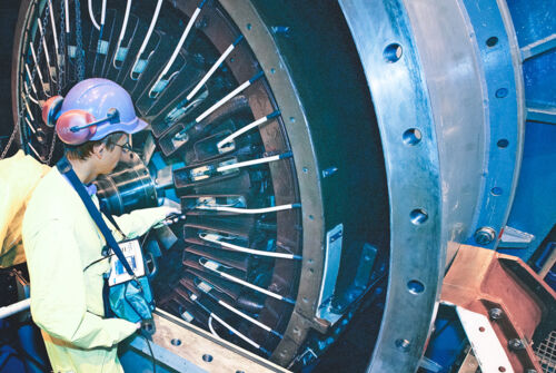 對(duì)大型復(fù)雜零件和工具如何檢漏？英?？禐槟鷣碇д?/></p><p style=