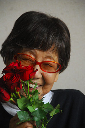 71岁重返职场86岁恋爱102岁拿奖忙到没时间去死的女人