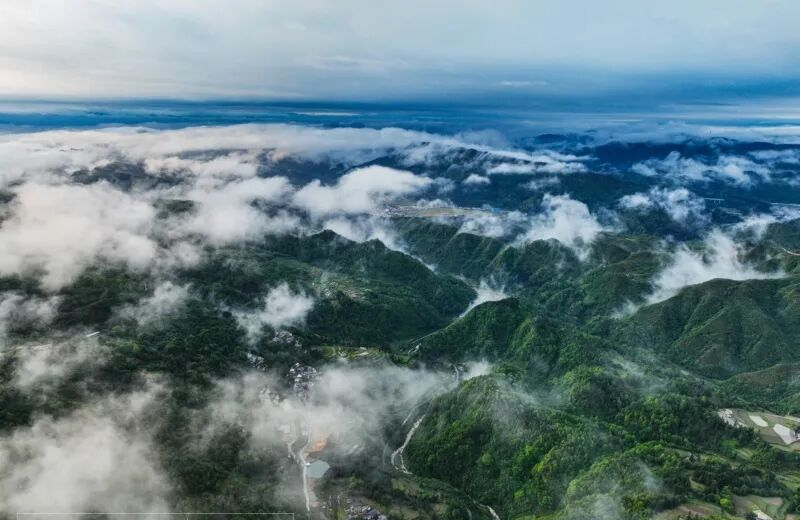 螺蛳壳景区山脉风光。吴东俊 摄（影像贵州）_a.jpg