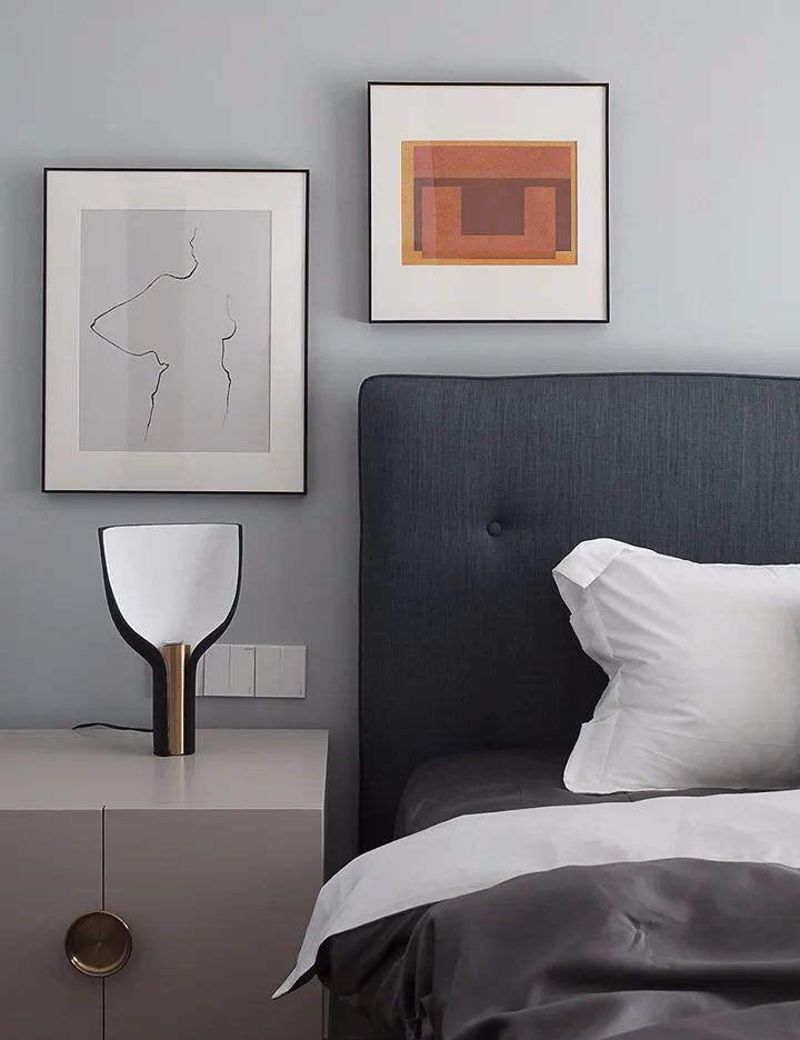 120㎡简约灰，大理石+石材金属+木质的巧妙融合，增加空间的跳跃与灵活气息，为主人营造出一种轻盈舒适的小资优雅氛围感