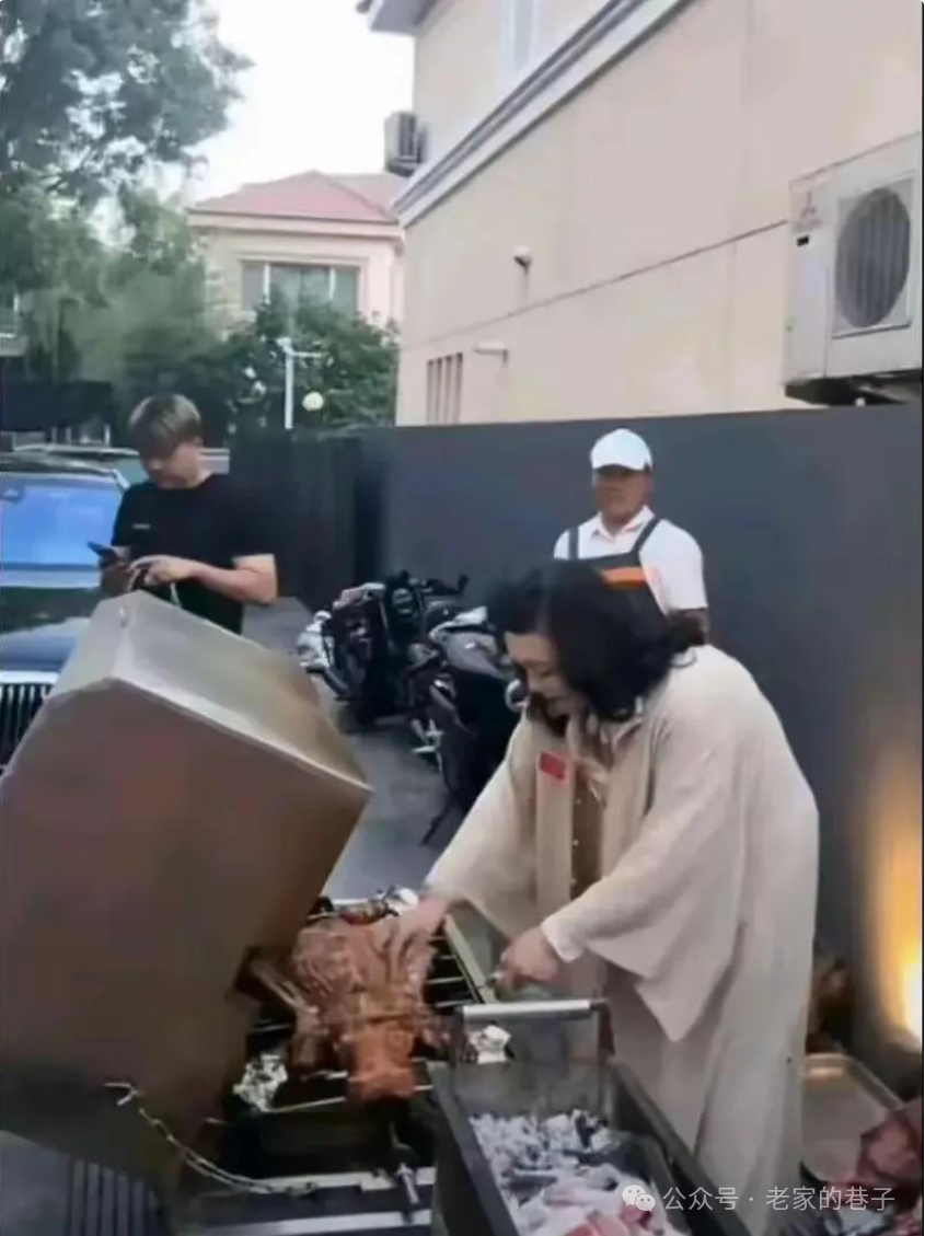 张兰汪小菲团聚共餐，气氛温馨