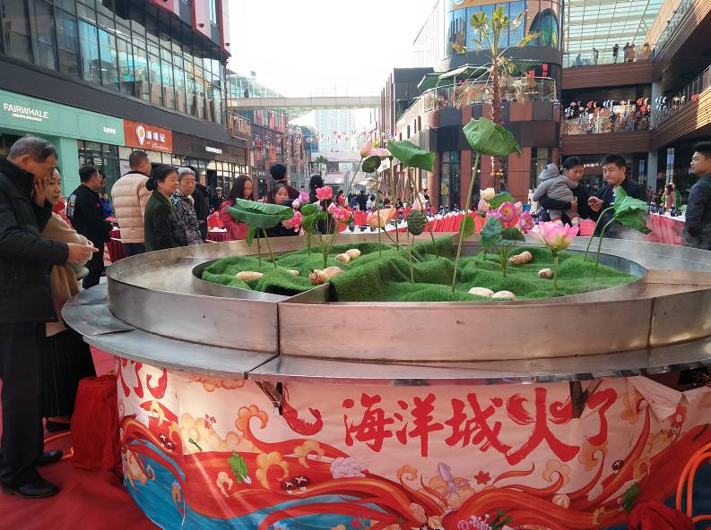 成都辣味美食交流组,海洋城火了!千人火锅宴引爆全城!