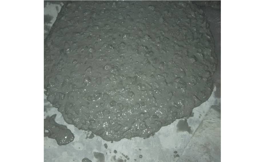 混凝土拌合物出机状态良好