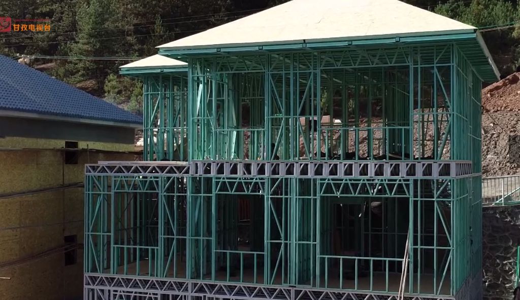 ”造价不贵，防火抗震”，记者实地探秘“网红”轻钢别墅