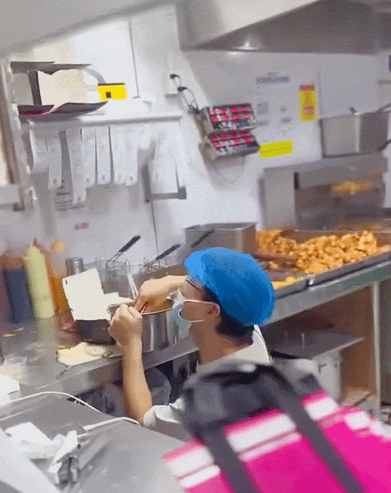 Shenzhen Fried Chicken Worker Collapses Amid Order Surge