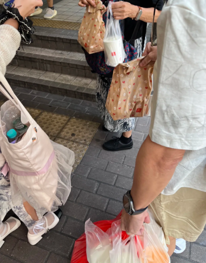 Hong Kong McDonald's Voucher Winner Shares ¥10,000 With Strangers
