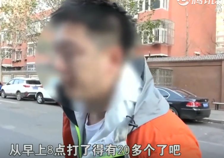 [围观]北京街头奔驰违规停车堵路，28电话无人接听！ 美好结局！
