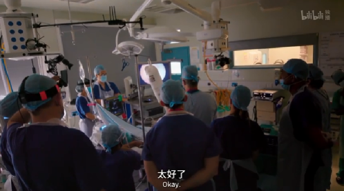 这群医生的手术台，是子宫！