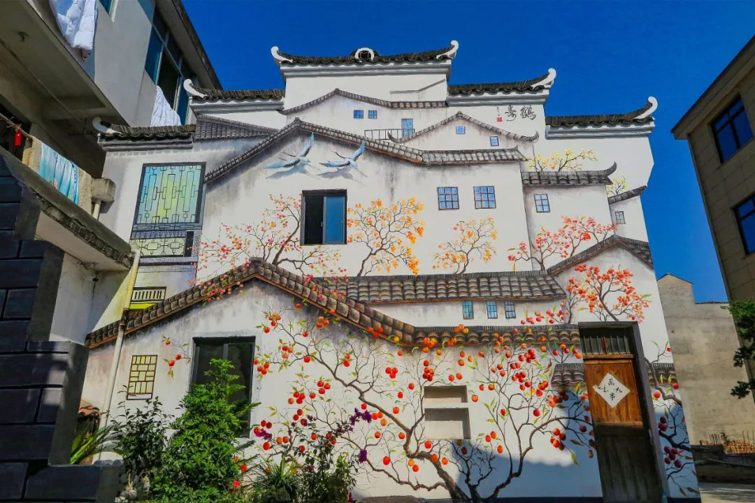 图为乡村里的外墙彩绘