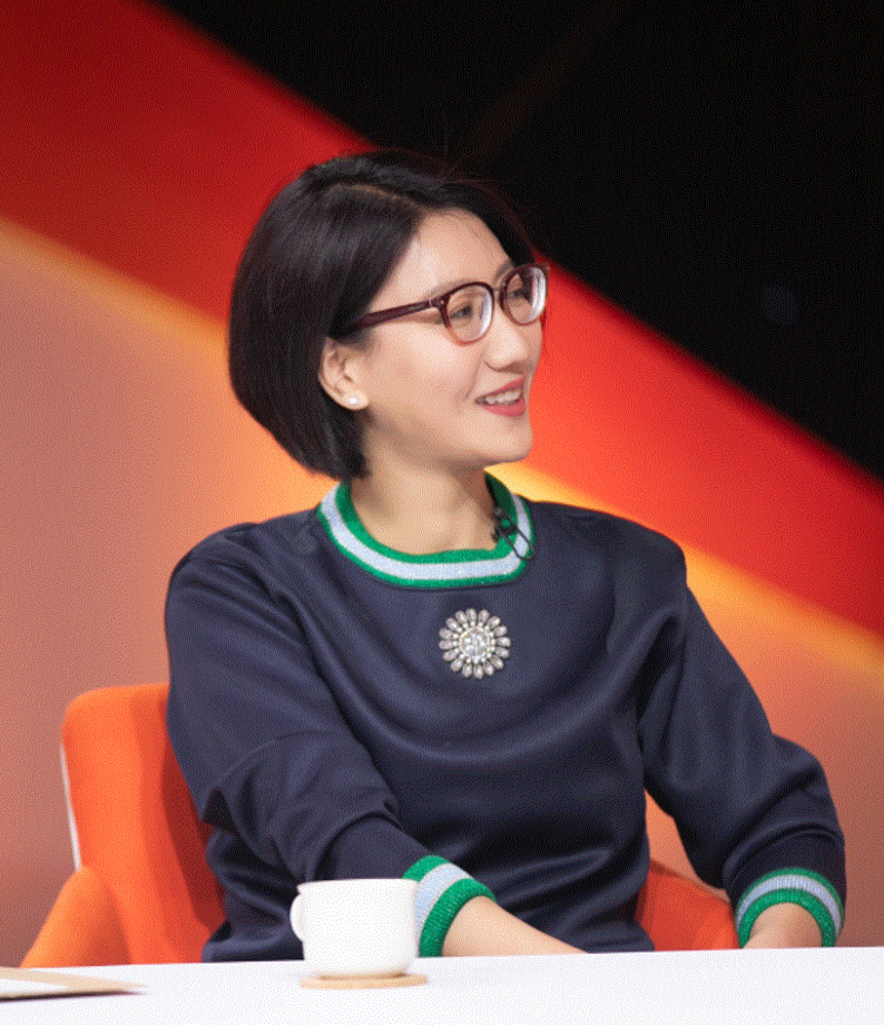 易丽静今天,鱼叔就来聊聊这个奇怪的女人——就连"霸道总裁"晓明哥在