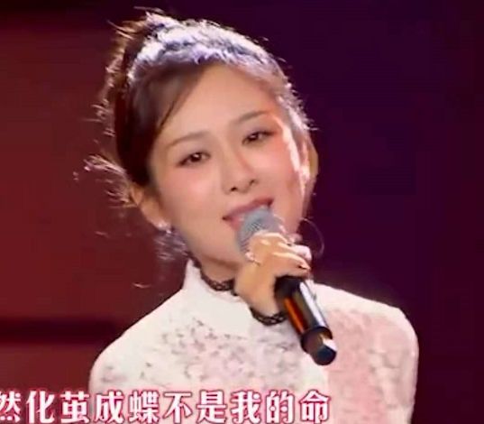 杨紫出席唱歌很悲伤 谁注意台下的邓伦 网友 坐等上线 家族同亲 微信公众号文章阅读 Wemp
