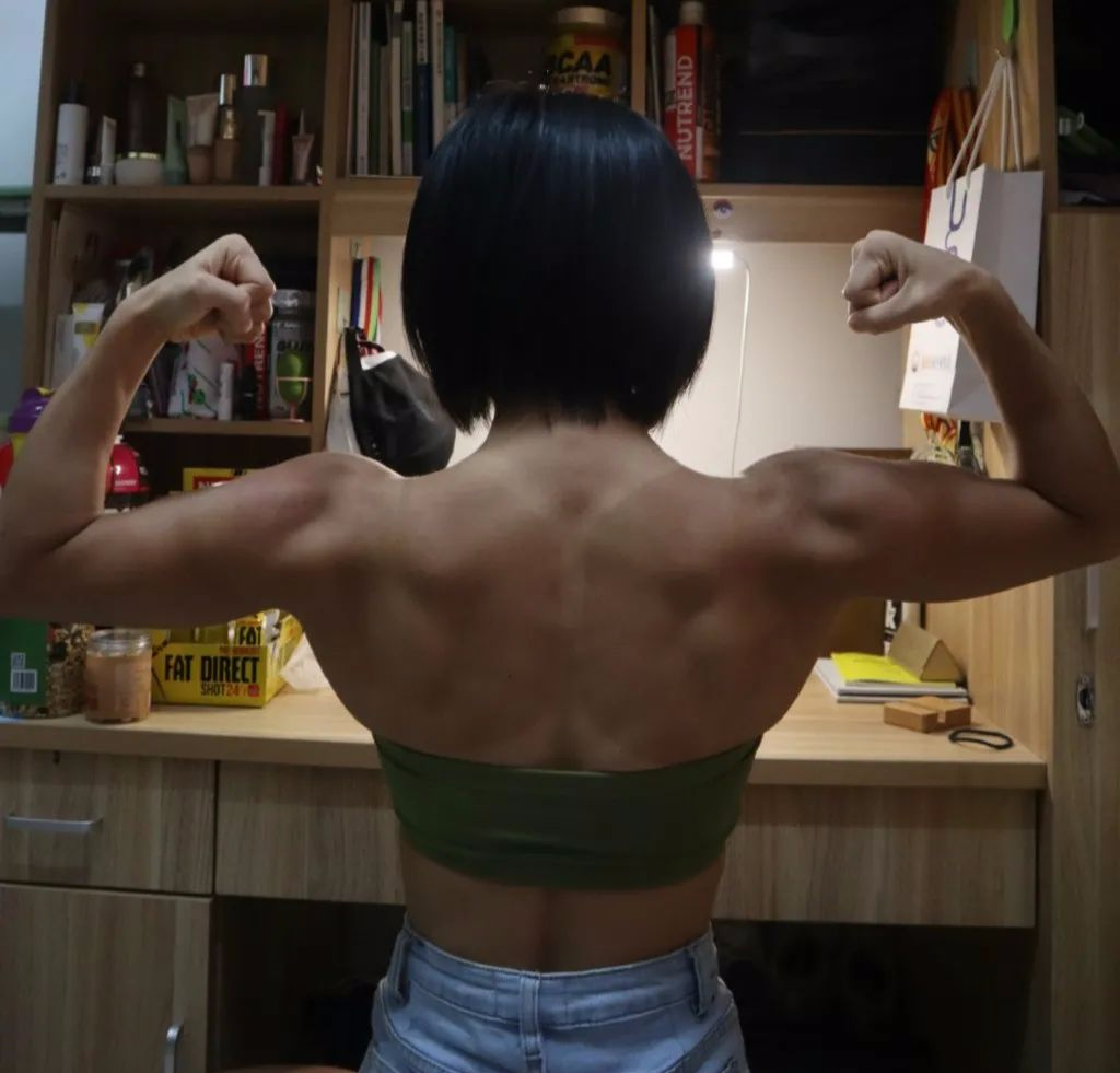 【美女】21岁宁大女学生，宿舍练出8块腹肌后，打败沈腾征服杨幂，引3.4亿人围观（视频/组图） - 4