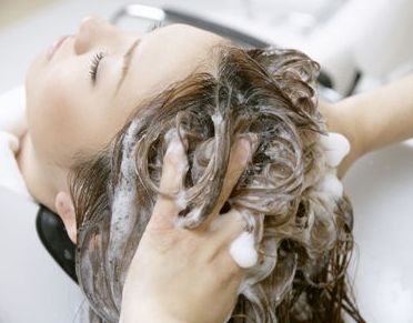 头皮油头发干怎么办？