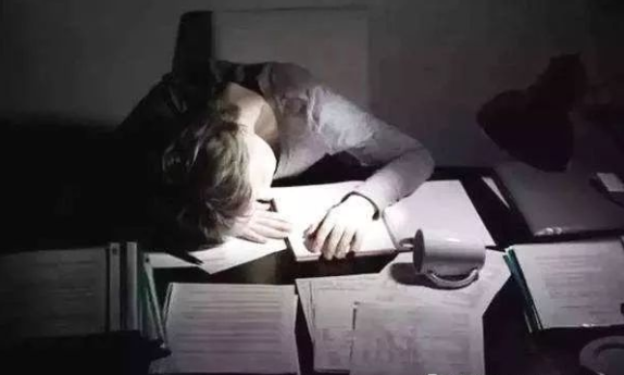 熬夜对头发危害大，你还熬夜吗？