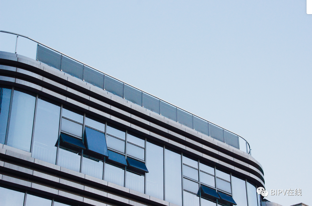 这样的发电玻璃还能用在护栏既美观又可以发电