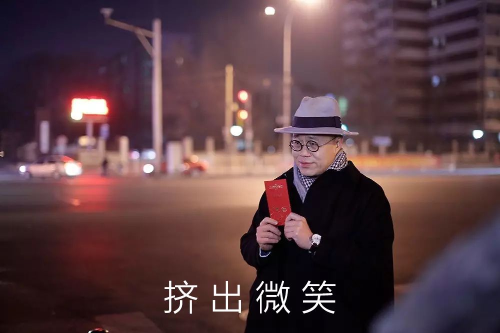 保持微笑的英文_英文保持微笑怎么说_保持微笑的简短句子英文