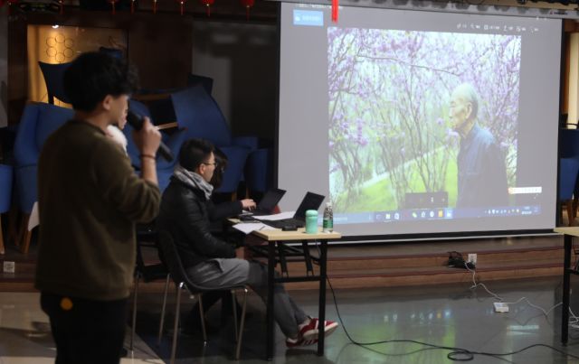 让摄影记录工作，用镜头聚焦发展