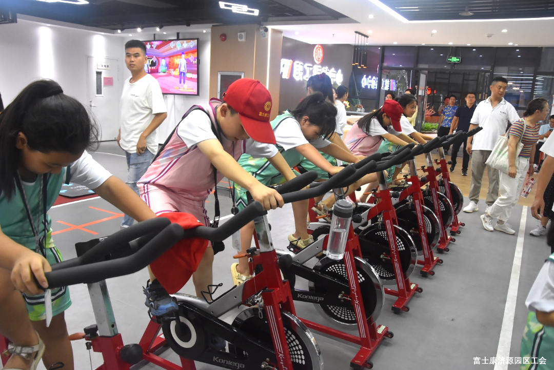 体验健身器材.JPG