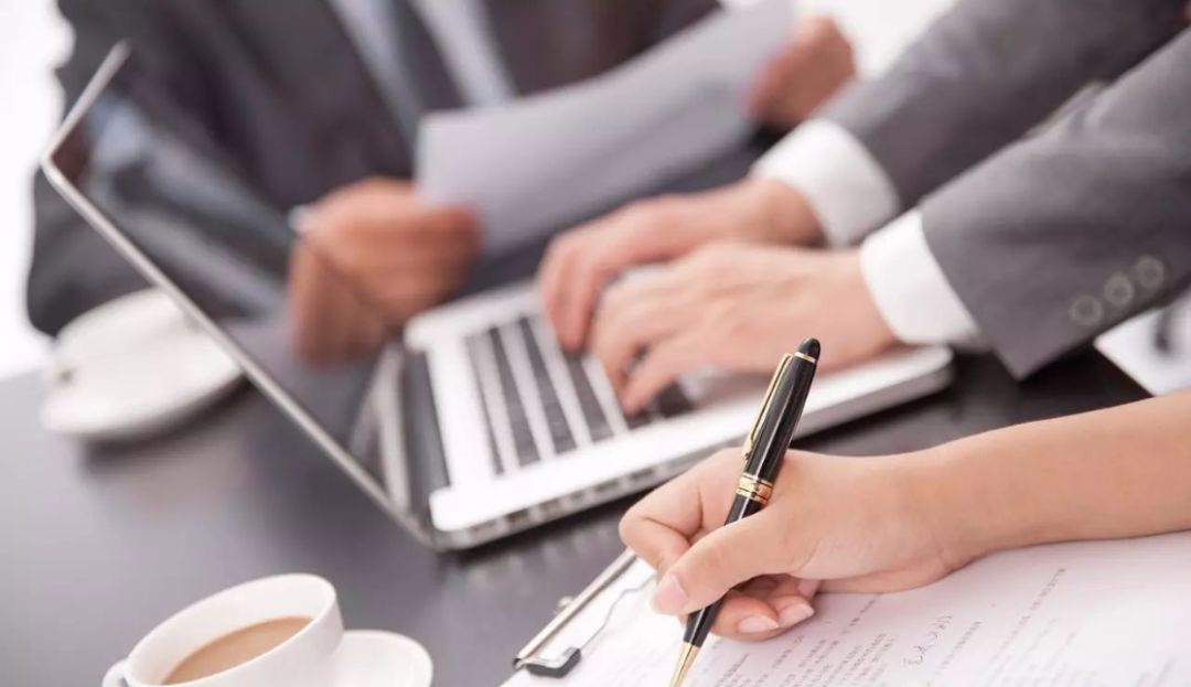 特朗普刚说了狗年好 一根贸易大棒就打向中国