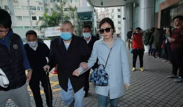 37岁就成香港女首富如今炒股半年赚了上百亿