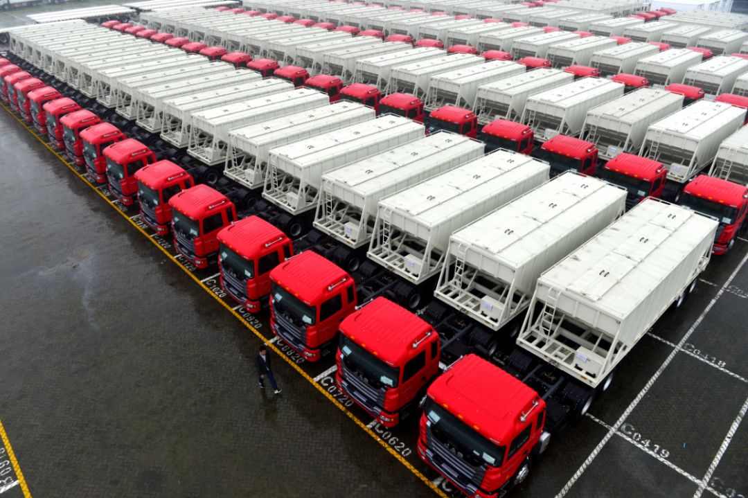 皮卡,高端小卡及星锐销量均实现倍增;重卡业务稳步推进,规模效益贡献