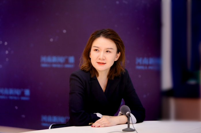 在产品研发方面,瑞贝卡定位时尚多变,坚持创新,每年都推出新产品,在