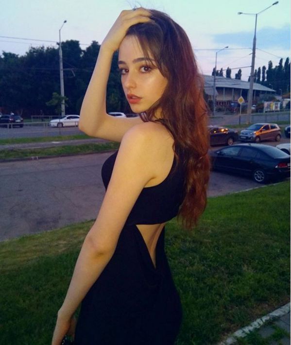 俄羅斯18歲的姑娘，膚白貌美大長腿、美艷清純隨意切換！ 時尚 第9張