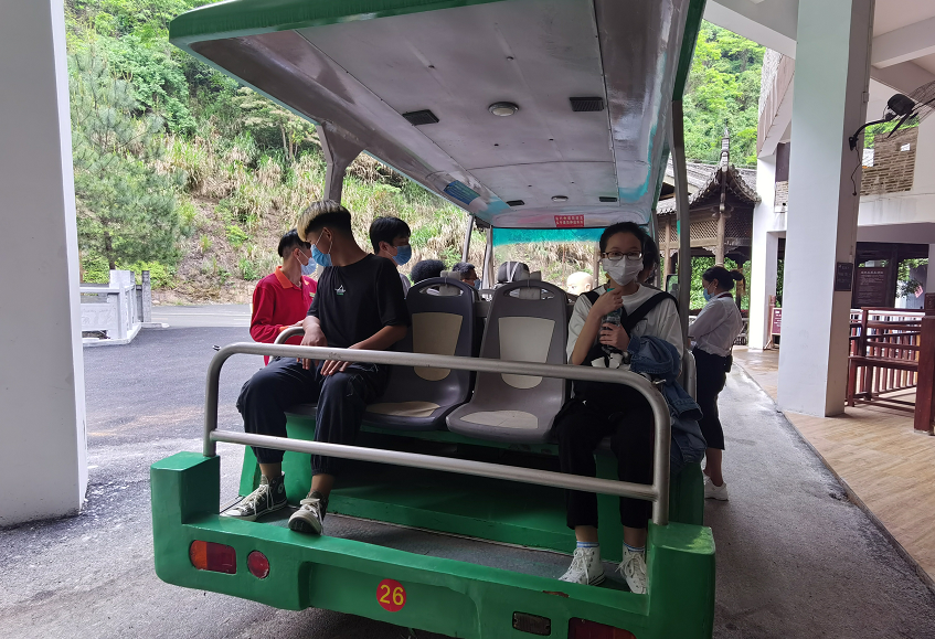 五一大觉山迎来假期旅游小高峰防控优先有序出游无疫才无忧