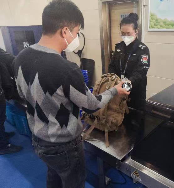 怎么避免安检x光机X光机发现！阜阳机场首次查获！_https://www.jmylbn.com_新闻资讯_第10张