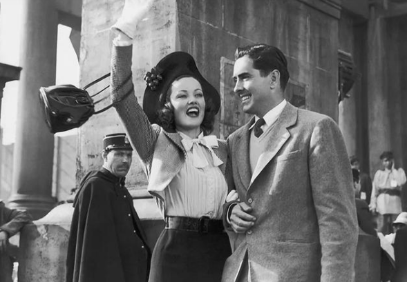 他一脸胡渣,穿着破烂,毛姆还以为是讨饭的乞丐