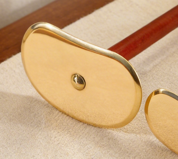 用刮痧板自己怎么刮脸身体有結节、淤堵的人，这个地方会鼓包_https://www.jmylbn.com_新闻资讯_第10张