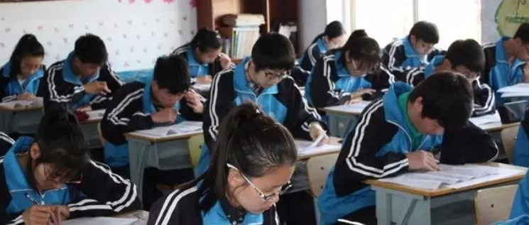 告别了“梓涵”时代，新一批“奇葩”名字来了，老师表示想静静！