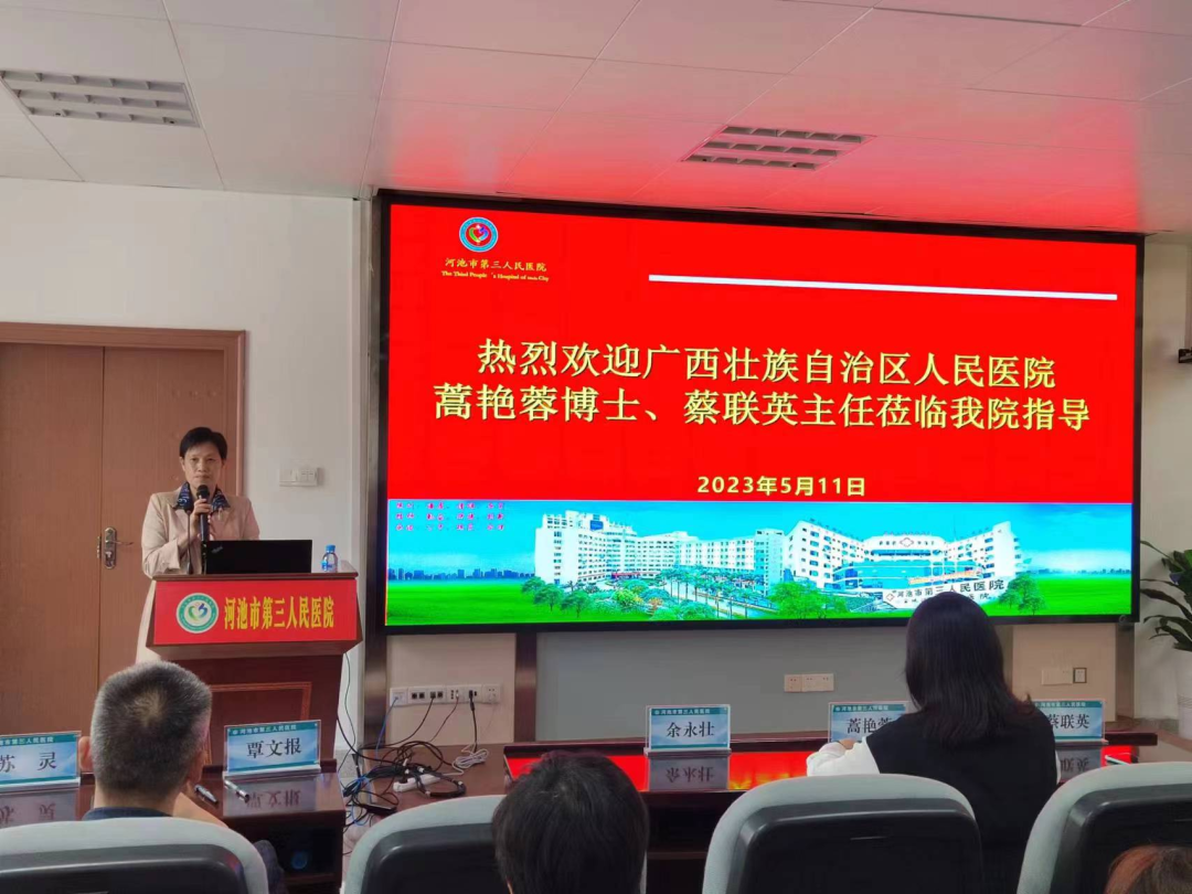 【专家行】自治区人民医院专家到我院传经送宝，并进行护士节慰问