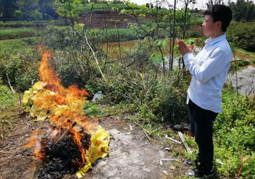 清明节上坟有什么讲究 老人说“清明逢闰月，上坟要提前”，有啥说法？今年需要提前吗？