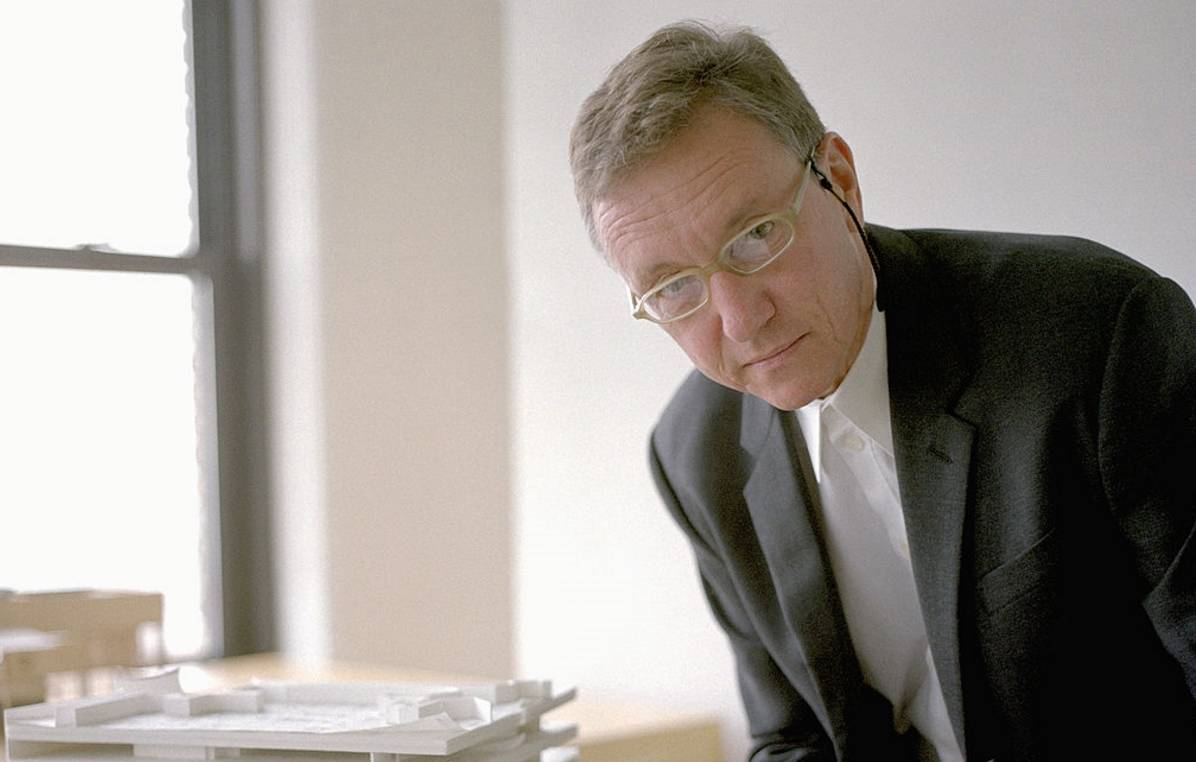 理查德·格鲁克曼,纽约格鲁克曼·梅纳建筑师事务所主设计师.