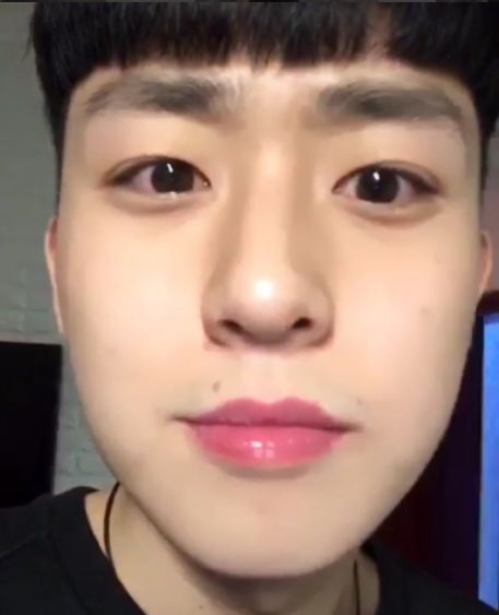 小来哥还有天生的粉嫩嘴唇,妖姐想问问他的口红色号小来哥的长相呢,算