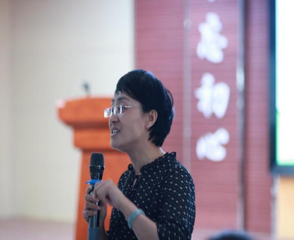 活动尾声,焉耆县教科局教研室张萍老师,县二小校长王丽老师进行了总结