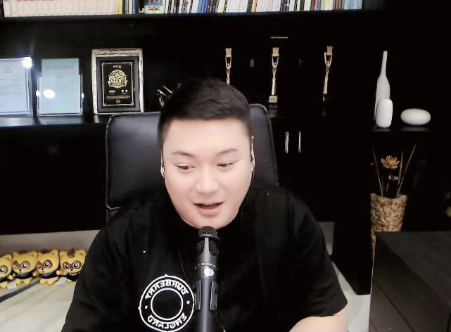 战神点出面！佑手人气比拼踢出驴三，师徒抱头痛师哭！备资800W必拿卓越！老李爆王冕现金准备，冕源必干！