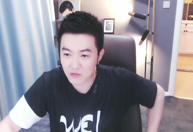 期限警告！文儿警告赵小磊，到期不还钱专场拉横幅！百度新动作曝光，众多主播全网置顶推荐！