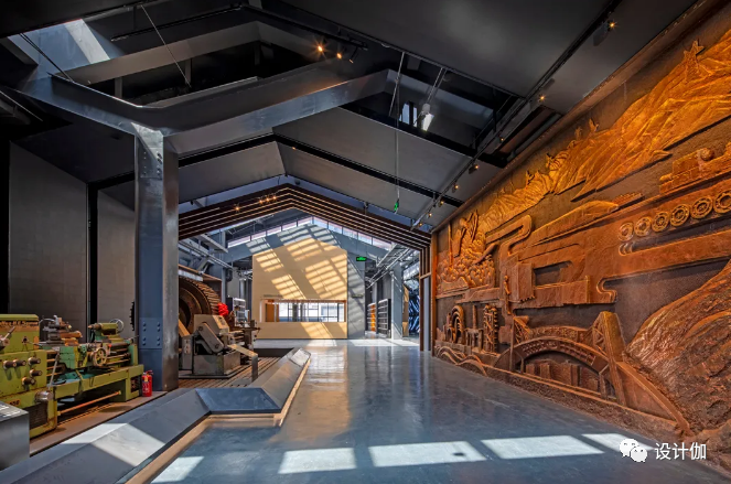 展馆内部环境、展品、版面以及道具等都有颜色