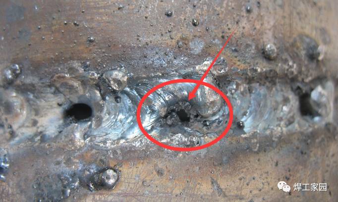 硫化物,磷化物等,形成多种多样不规则形状,常见的有锥形,针形等夹渣物