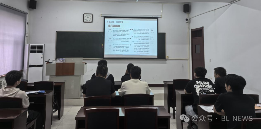 人力大學(xué)生培訓(xùn)照片.png