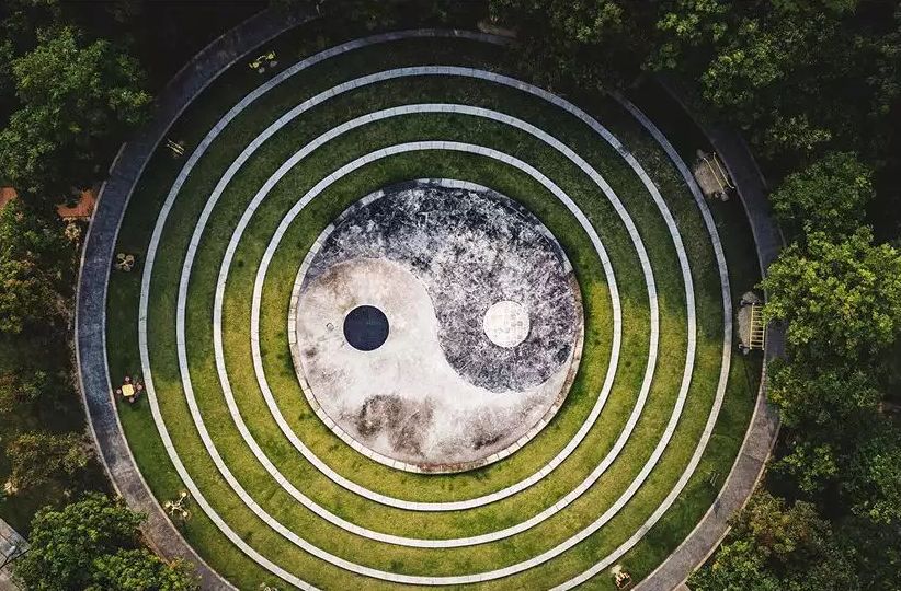 人生于世，阴阳平衡，才有好风水。