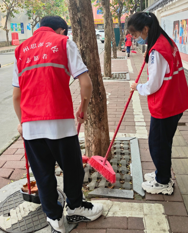 春意浓,情意暖——广州思源学校本部学雷锋志愿扫街活动