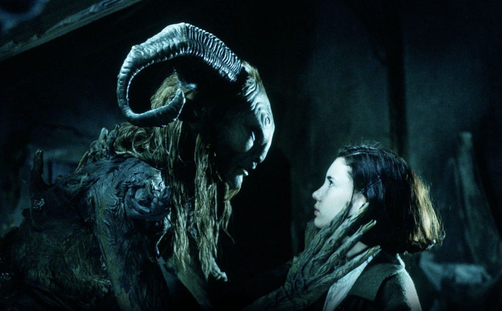 导演 吉列莫·德尔·托罗,熟悉他的朋友应该都很清楚,这是一位十分